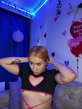 Snapshot of Im_Valen_Cute chatting on February 12, 11:30 pm Im Valen Cute online show from February 12, 11:30 pm
