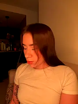 Snapshot of Im_Valen_Cute chatting on September 25, 1:42 am Im Valen Cute online show from September 25, 1:42 am