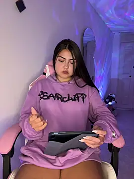 Snapshot of gabbyfoox chatting on December 12, 5:42 am gabbyfoox online show from December 12, 5:42 am