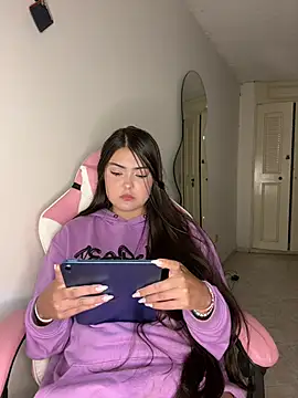 Snapshot of gabbyfoox chatting on December 12, 10:20 pm gabbyfoox online show from December 12, 10:20 pm