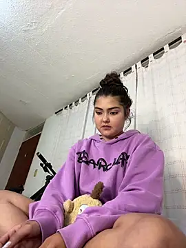 Snapshot of gabbyfoox chatting on December 13, 2:21 am gabbyfoox online show from December 13, 2:21 am