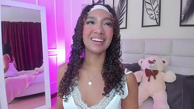 Snapshot of Amber__Sanchez chatting on March 6, 3:24 am Amber  Sanchez online show from March 6, 3:24 am