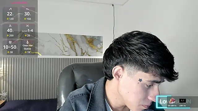 Snapshot of Dyla_n18 chatting on April 28, 8:47 pm Dyla n18 online show from April 28, 8:47 pm