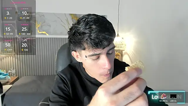 Snapshot of Dyla_n18 chatting on April 30, 8:04 pm Dyla n18 online show from April 30, 8:04 pm