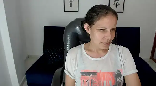 Snapshot of Milf_karlye chatting on December 10, 11:51 pm Milf karlye online show from December 10, 11:51 pm
