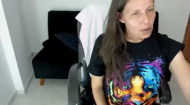 Snapshot of Milf_karlye chatting on December 22, 7:33 am Milf karlye online show from December 22, 7:33 am