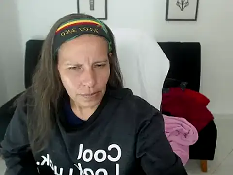 Snapshot of Milf_karlye chatting on February 1, 5:07 am Milf karlye online show from February 1, 5:07 am