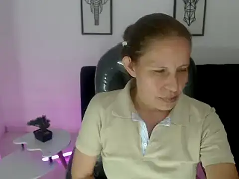 Snapshot of Milf_karlye chatting on February 19, 9:17 am Milf karlye online show from February 19, 9:17 am