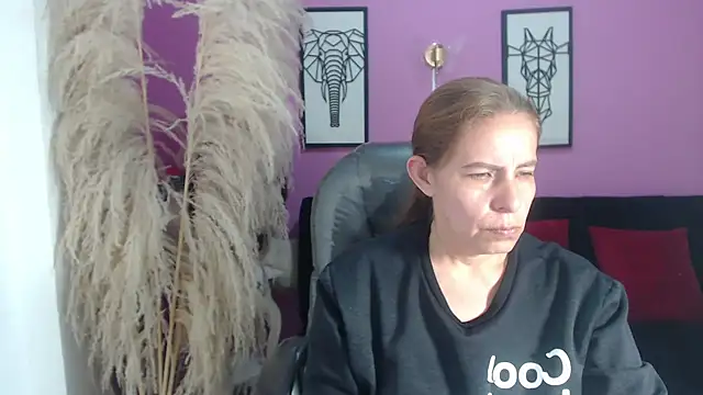 Snapshot of Milf_karlye chatting on September 10, 2:11 am Milf karlye online show from September 10, 2:11 am