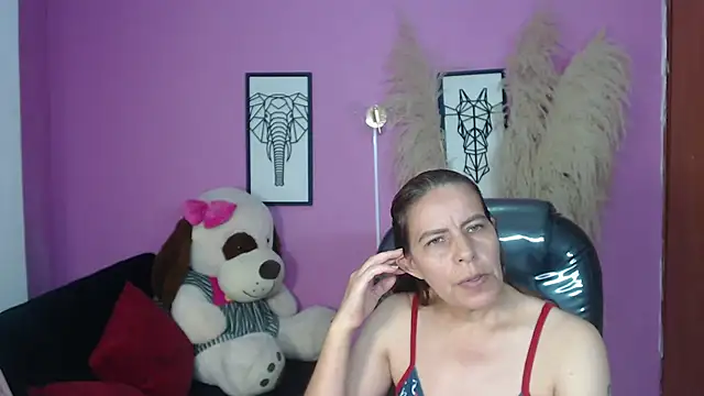 Snapshot of Milf_karlye chatting on October 12, 2:32 am Milf karlye online show from October 12, 2:32 am