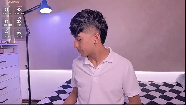 teobowny  online show from March 5, 7:10 pm