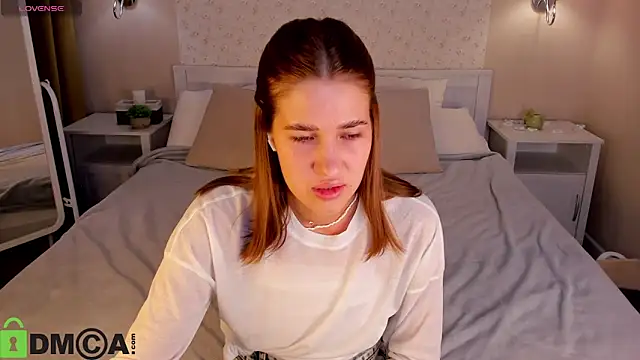 Jennifer Wadee online show from March 26, 11:10 pm