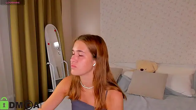 Snapshot of Jennifer_Wadee chatting on July 5, 11:12 pm Jennifer Wadee online show from July 5, 11:12 pm