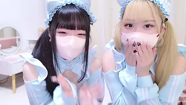 Snapshot of MAIKA_pyon chatting on March 22, 5:20 pm MAIKA pyon online show from March 22, 5:20 pm