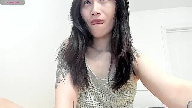 aenie online show from March 18, 4:58 am