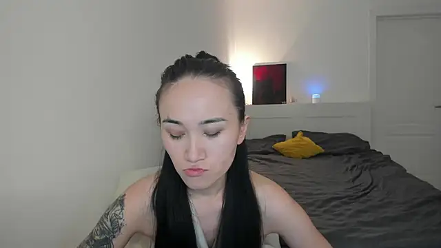 aenie online show from October 29, 12:51 pm