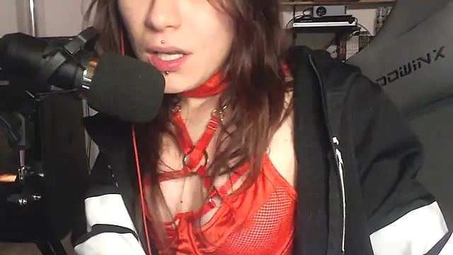 complicata mente online show from February 3, 11:26 pm