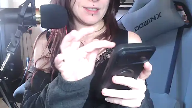 complicata mente online show from February 4, 10:54 am