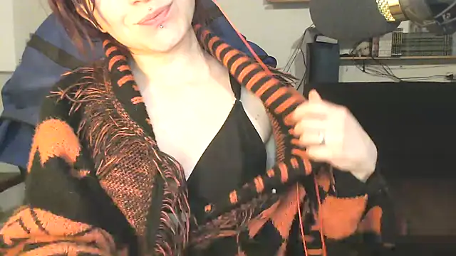 complicata mente online show from March 18, 5:42 pm