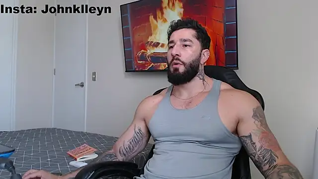 jonhklleyn online show from December 20, 5:42 pm