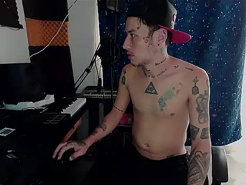 Snapshot of patrik_tattoo_ chatting on December 11, 2:33 pm patrik tattoo online show from December 11, 2:33 pm