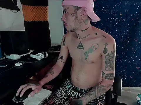 Snapshot of patrik_tattoo_ chatting on January 14, 3:26 pm patrik tattoo online show from January 14, 3:26 pm