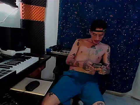 Snapshot of patrik_tattoo_ chatting on January 31, 1:33 am patrik tattoo online show from January 31, 1:33 am