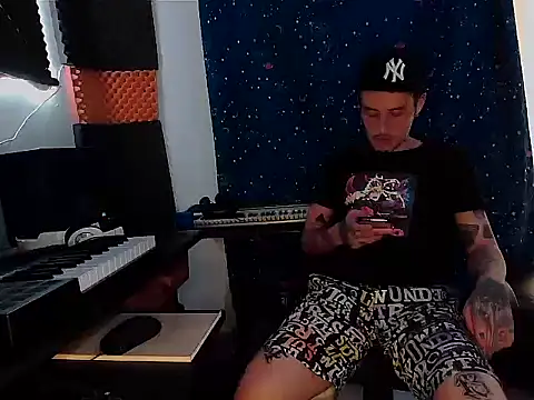 Snapshot of patrik_tattoo_ chatting on February 5, 10:22 pm patrik tattoo online show from February 5, 10:22 pm