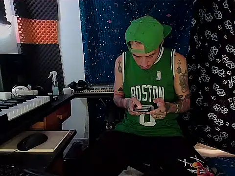 Snapshot of patrik_tattoo_ chatting on February 10, 1:33 pm patrik tattoo online show from February 10, 1:33 pm