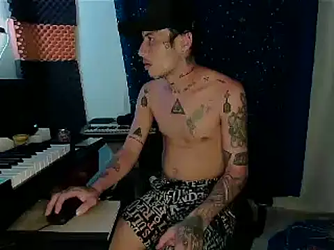 Snapshot of patrik_tattoo_ chatting on March 6, 5:14 am patrik tattoo online show from March 6, 5:14 am