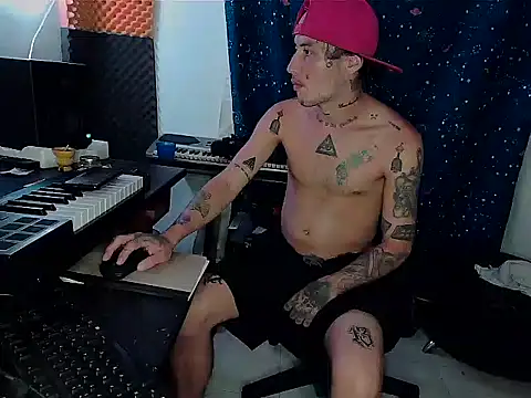 Snapshot of patrik_tattoo_ chatting on March 18, 4:47 am patrik tattoo online show from March 18, 4:47 am