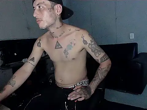 Snapshot of patrik_tattoo_ chatting on February 24, 1:47 am patrik tattoo online show from February 24, 1:47 am