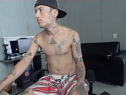 Snapshot of patrik_tattoo_ chatting on February 24, 4:27 pm patrik tattoo online show from February 24, 4:27 pm