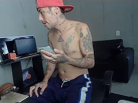 Snapshot of patrik_tattoo_ chatting on March 4, 4:24 pm patrik tattoo online show from March 4, 4:24 pm