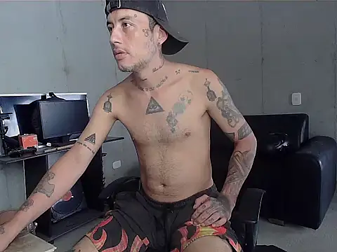 Snapshot of patrik_tattoo_ chatting on March 18, 3:59 pm patrik tattoo online show from March 18, 3:59 pm