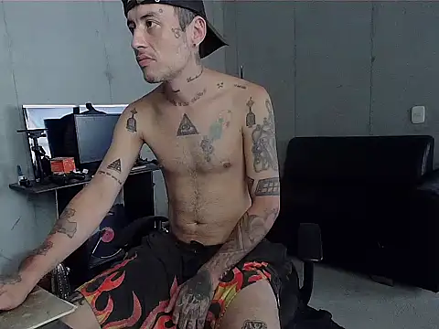 Snapshot of patrik_tattoo_ chatting on March 22, 6:11 pm patrik tattoo online show from March 22, 6:11 pm