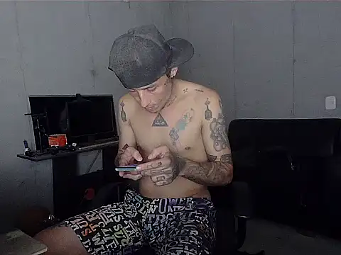 Snapshot of patrik_tattoo_ chatting on April 2, 5:49 am patrik tattoo online show from April 2, 5:49 am