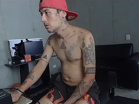 Snapshot of patrik_tattoo_ chatting on April 7, 5:02 pm patrik tattoo online show from April 7, 5:02 pm