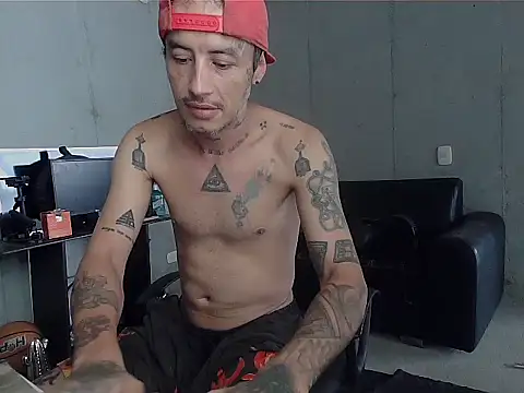 Snapshot of patrik_tattoo_ chatting on April 8, 5:13 pm patrik tattoo online show from April 8, 5:13 pm