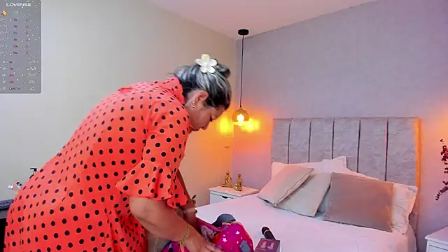 tutu milf online show from March 3, 7:06 pm