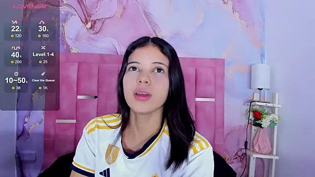 Snapshot of LizzMartin chatting on February 27, 7:26 pm LizzMartin online show from February 27, 7:26 pm