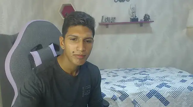 mau elixxx online show from December 24, 12:33 pm