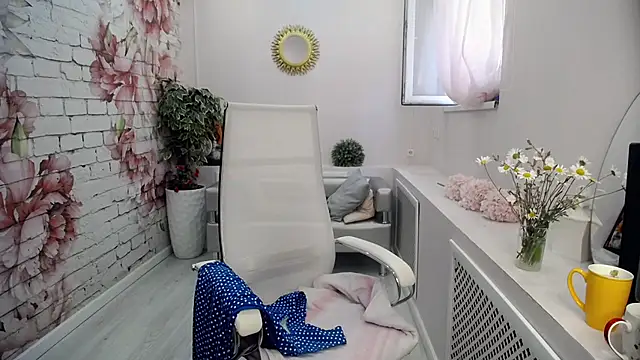 Snapshot of Cutie_Asya chatting on June 29, 4:30 am Cutie Asya online show from June 29, 4:30 am