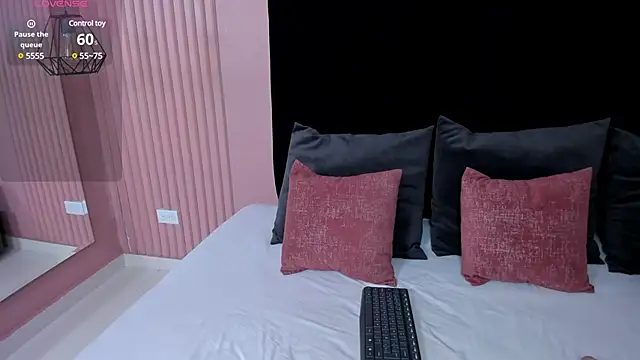 emilie xx  online show from December 29, 1:06 pm