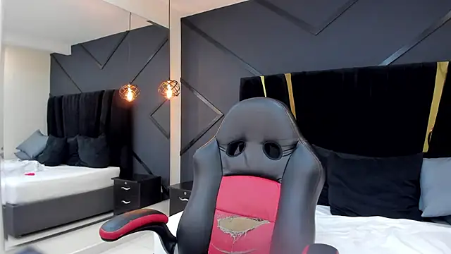 emilie xx  online show from March 14, 8:49 pm