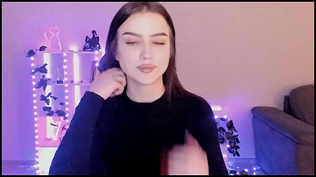 Snapshot of Melanie_N chatting on December 11, 11:19 am Melanie N online show from December 11, 11:19 am