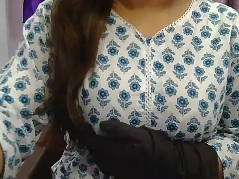 Snapshot of cutie-taara chatting on December 30, 5:04 am cutie-taara online show from December 30, 5:04 am