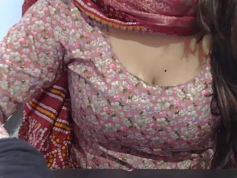 Snapshot of cutie-taara chatting on January 16, 12:20 pm cutie-taara online show from January 16, 12:20 pm