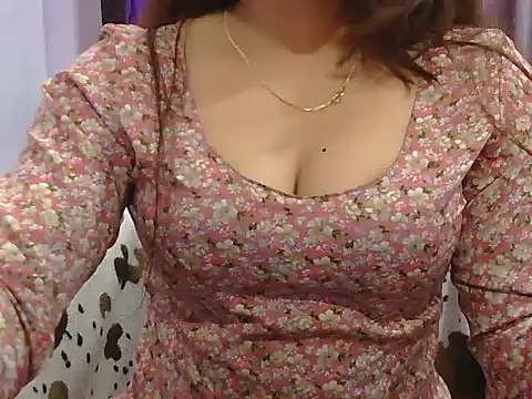 Snapshot of cutie-taara chatting on February 24, 8:27 am cutie-taara online show from February 24, 8:27 am