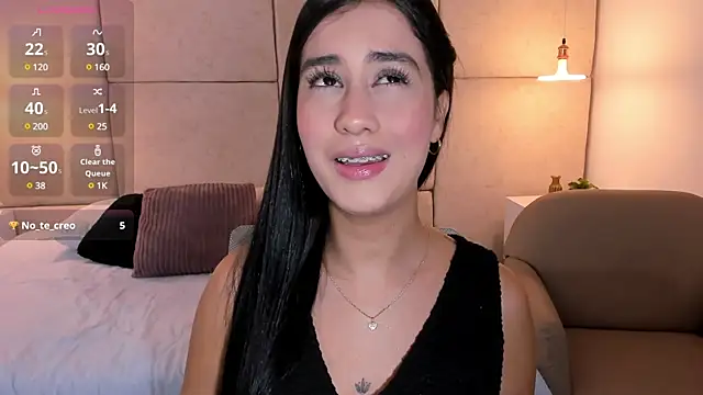 Snapshot of Amiirra_ chatting on February 18, 9:09 pm Amiirra online show from February 18, 9:09 pm